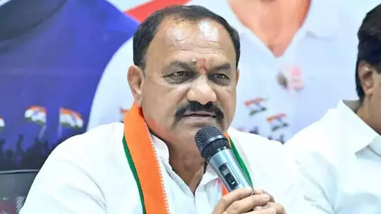 TPCC Chief : బీసీలు 42శాతం రిజర్వేషన్లు ఇచ్చాకే సర్పంచ్ ఎన్నికలు TPCC Chief : బీసీలు 42శాతం రిజర్వేషన్లు ఇచ్చాకే సర్పంచ్ ఎన్నికలు
