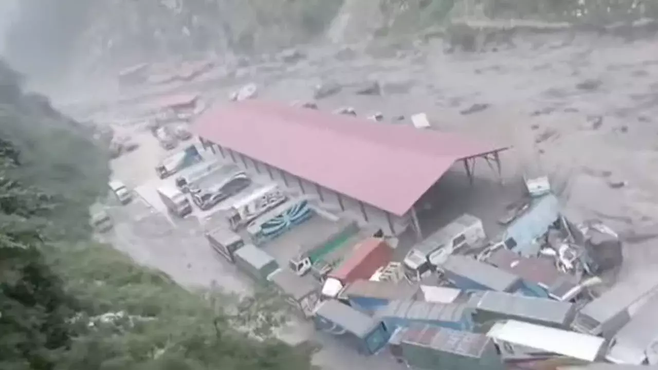 Nepal-China Border : నేపాల్-చైనా సరిహద్దులో వరదలు