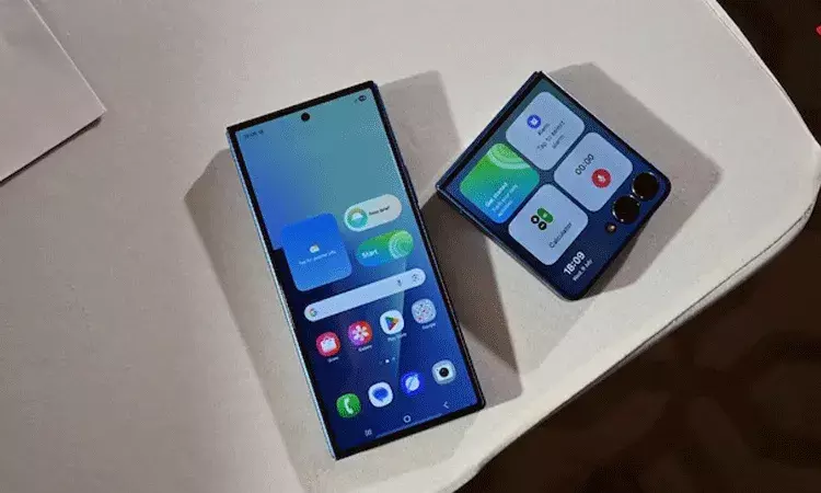 భారత మార్కెట్లో శామ్సంగ్ బుక్‌స్టైల్ ఫోల్డబుల్ స్మార్ట్‌ఫోన్.. ఫీచర్లు, ధర చూస్తే..