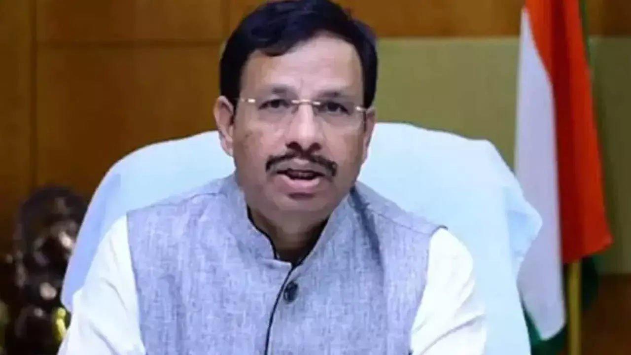 Sajjannar : వీళ్లు సెలబ్రిటీలా...?? బెట్టింగ్ యాప్స్ ప్రమోషన్స్ పై ఘాటుగా స్పందించిన సజ్జనార్ Sajjannar : వీళ్లు సెలబ్రిటీలా...?? బెట్టింగ్ యాప్స్ ప్రమోషన్స్ పై ఘాటుగా స్పందించిన సజ్జనార్