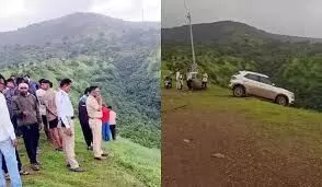 Maharashtra: వీడియో కోసం కారుతో విన్యాసం.. 300 అడుగుల లోయలో పడిపోయిన యువకుడు.. Maharashtra: వీడియో కోసం కారుతో విన్యాసం.. 300 అడుగుల లోయలో పడిపోయిన యువకుడు..