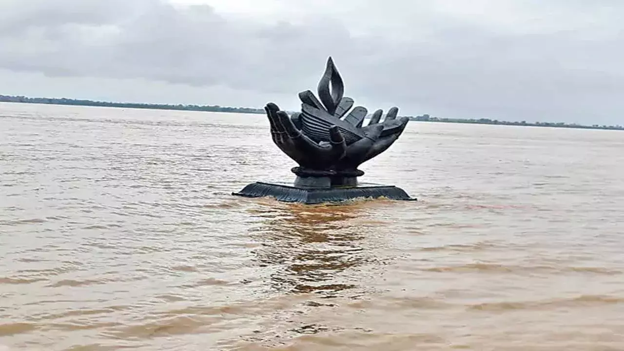Kaleshwaram : కాళేశ్వరం వద్ద బాహుబలి సీన్ Kaleshwaram : కాళేశ్వరం వద్ద బాహుబలి సీన్