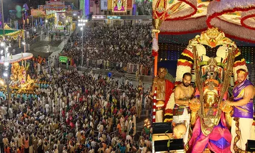 TTD : తిరుమలలో భక్తుల రద్దీ.. వైభవంగా గరుడ సేవ