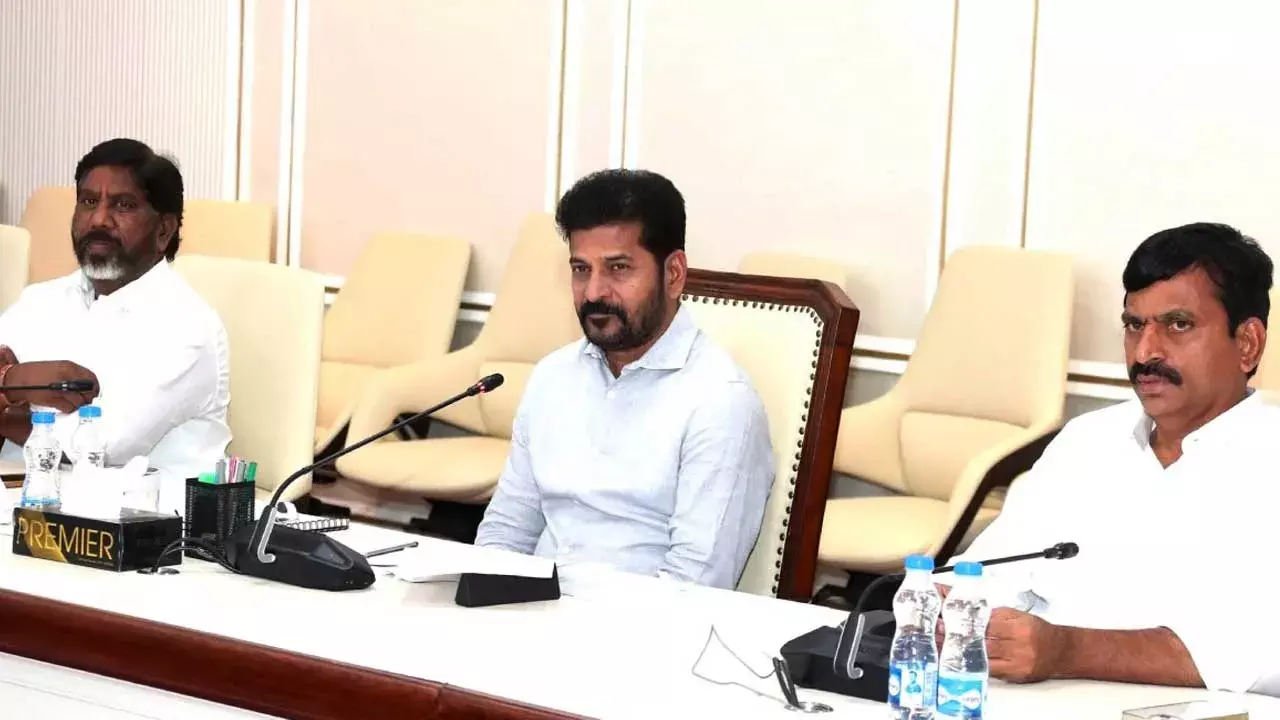 Telangana Cabinet : బీసీ రిజర్వేషన్లకు తెలంగాణ కేబినెట్ గ్రీన్ సిగ్నల్ Telangana Cabinet : బీసీ రిజర్వేషన్లకు తెలంగాణ కేబినెట్ గ్రీన్ సిగ్నల్