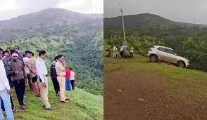 Maharashtra: వీడియో కోసం కారుతో విన్యాసం.. 300 అడుగుల లోయలో పడిపోయిన యువకుడు.. Maharashtra: వీడియో కోసం కారుతో విన్యాసం.. 300 అడుగుల లోయలో పడిపోయిన యువకుడు..