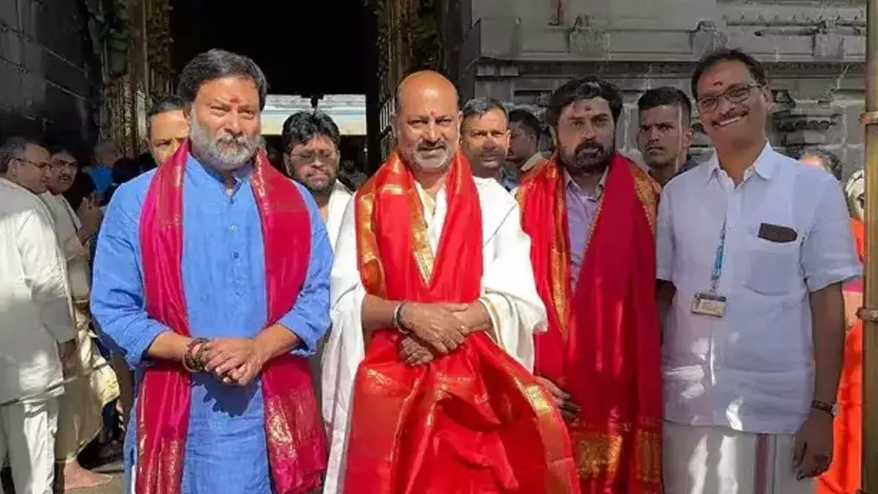 Bandi Sanjay : తిరుమల శ్రీ వారిని దర్శించుకున్న మంత్రి బండి సంజయ్