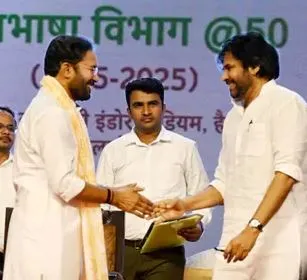 pawan: తెలుగు అమ్మ..హిందీ పెద్దమ్మ: పవన్ pawan: తెలుగు అమ్మ..హిందీ పెద్దమ్మ: పవన్