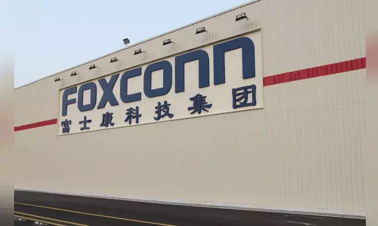 ఫాక్స్‌కాన్ చైనా నుండి కీలకమైన ఐఫోన్ 17 భాగాలను భారతదేశానికి రవాణా