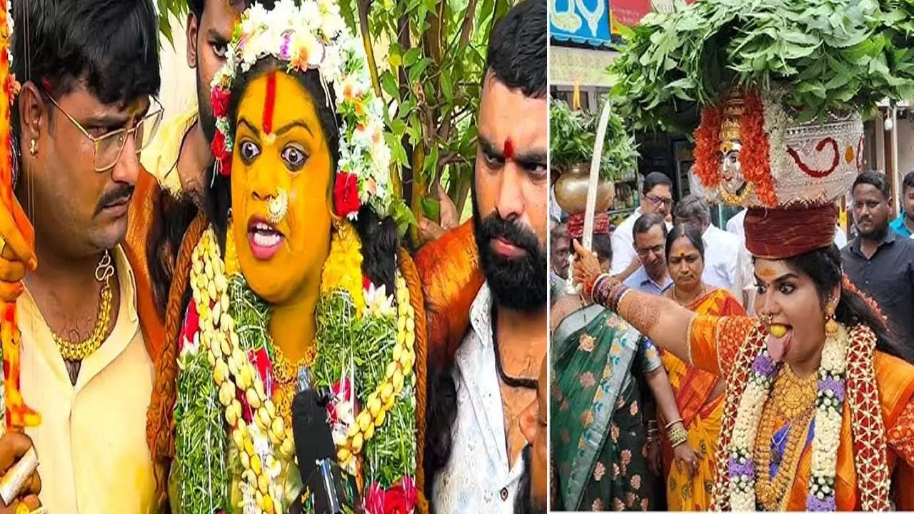Telangana : మహమ్మారి వెంటాడుతుంది.. భవిష్యవాణి వినిపించిన స్వర్ణలత.. Telangana : మహమ్మారి వెంటాడుతుంది.. భవిష్యవాణి వినిపించిన స్వర్ణలత..