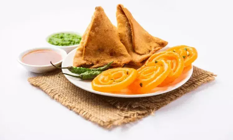 సమోస జిలేబీలు కూడా  సిగరెట్లంత ప్రమాదకరం: ఆరోగ్య మంత్రిత్వ శాఖ