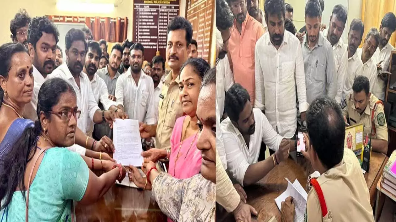 Bhimili Constituency : పవన్ కళ్యాణ్ పై అసభ్యకర పోస్ట్ పై ఫిర్యాదు Bhimili Constituency : పవన్ కళ్యాణ్ పై అసభ్యకర పోస్ట్ పై ఫిర్యాదు