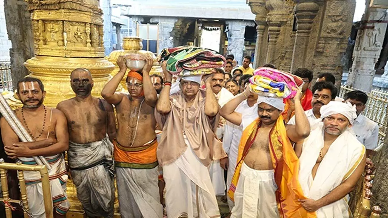 Tirumala : శ్రీవారి ఆలయంలో శాస్త్రోక్తంగా కోయిల్ ఆళ్వార్ తిరుమంజనం Tirumala : శ్రీవారి ఆలయంలో శాస్త్రోక్తంగా కోయిల్ ఆళ్వార్ తిరుమంజనం