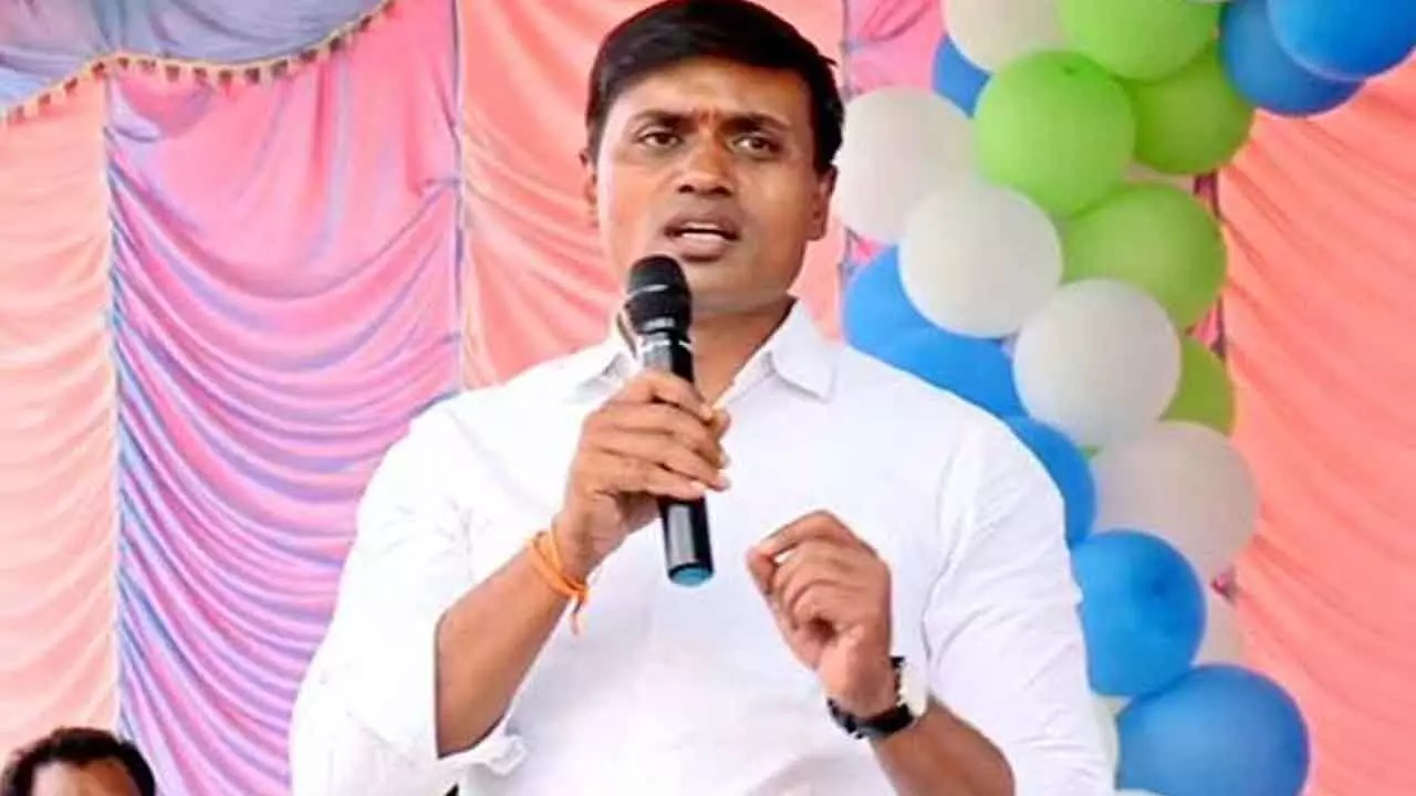 YCP: వైసీపీ ఎంపీ మిథున్రెడ్డిపై లుకౌట్ నోటీసులు YCP: వైసీపీ ఎంపీ మిథున్రెడ్డిపై లుకౌట్ నోటీసులు