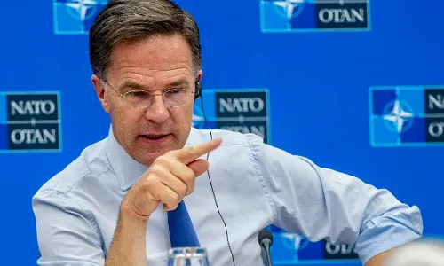 Mark Rutte:  రష్యాతో స్నేహం చేస్తే  100 శాతం సుంకం: నాటో హెచ్చరికలు Mark Rutte:  రష్యాతో స్నేహం చేస్తే  100 శాతం సుంకం: నాటో హెచ్చరికలు