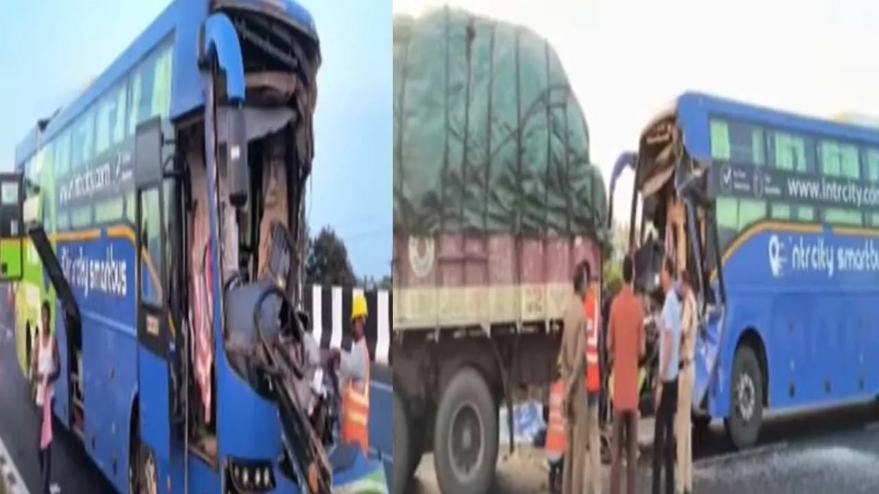 Road Accident : నెల్లూరు జిల్లాలో రోడ్డు ప్రమాదం.. లారీని ఢీకొన్న బస్సు.. స్పాట్ లోనే Road Accident : నెల్లూరు జిల్లాలో రోడ్డు ప్రమాదం.. లారీని ఢీకొన్న బస్సు.. స్పాట్ లోనే