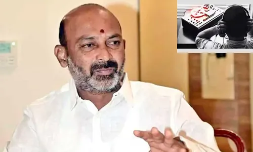 Bandi Sanjay : కేంద్రమంత్రి బండి సంజయ్కి సిట్ నోటీసులు.. ఎందుకంటే! Bandi Sanjay : కేంద్రమంత్రి బండి సంజయ్కి సిట్ నోటీసులు.. ఎందుకంటే!