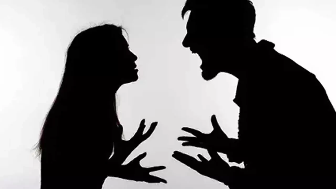 NTR District : భార్యాభర్తల మధ్య గొడవ.. ఏడుగురికి గాయాలు NTR District : భార్యాభర్తల మధ్య గొడవ.. ఏడుగురికి గాయాలు