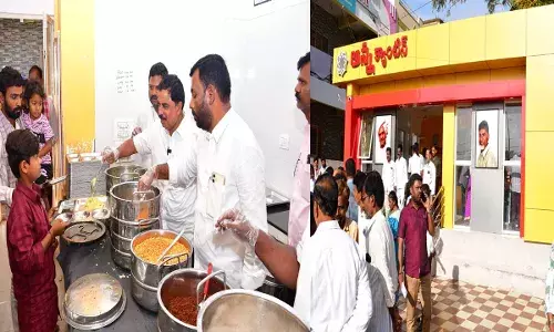 MLA Amilineni :పేదలకు వరం అన్నా క్యాంటీన్లు : ఎమ్మెల్యే అమిలినేని