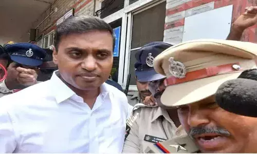 MITHUN REDDY: రాజమండ్రి జైలుకు వైసీపీ ఎంపీ మిథున్రెడ్డి MITHUN REDDY: రాజమండ్రి జైలుకు వైసీపీ ఎంపీ మిథున్రెడ్డి