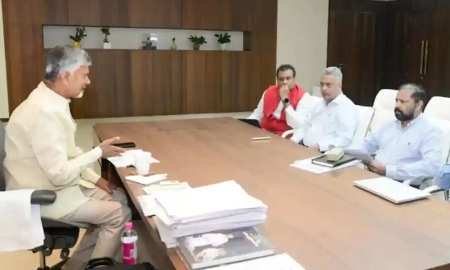 CBN: ఆగస్టు 15 నుంచి బస్సుల్లో జీరో టికెట్: సీఎం చంద్రబాబు CBN: ఆగస్టు 15 నుంచి బస్సుల్లో జీరో టికెట్: సీఎం చంద్రబాబు