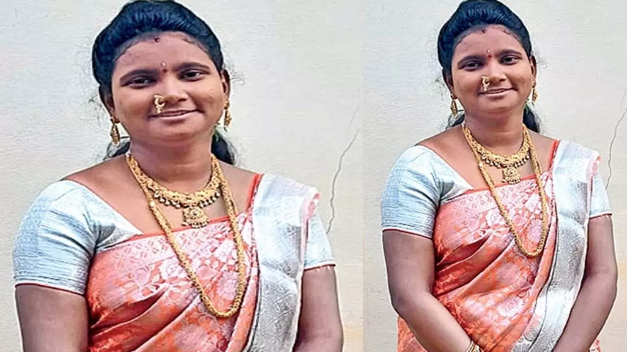 Married Woman Suicide : కట్నం కోసం వేధింపులు.. వివాహిత ఆత్మహత్య Married Woman Suicide : కట్నం కోసం వేధింపులు.. వివాహిత ఆత్మహత్య