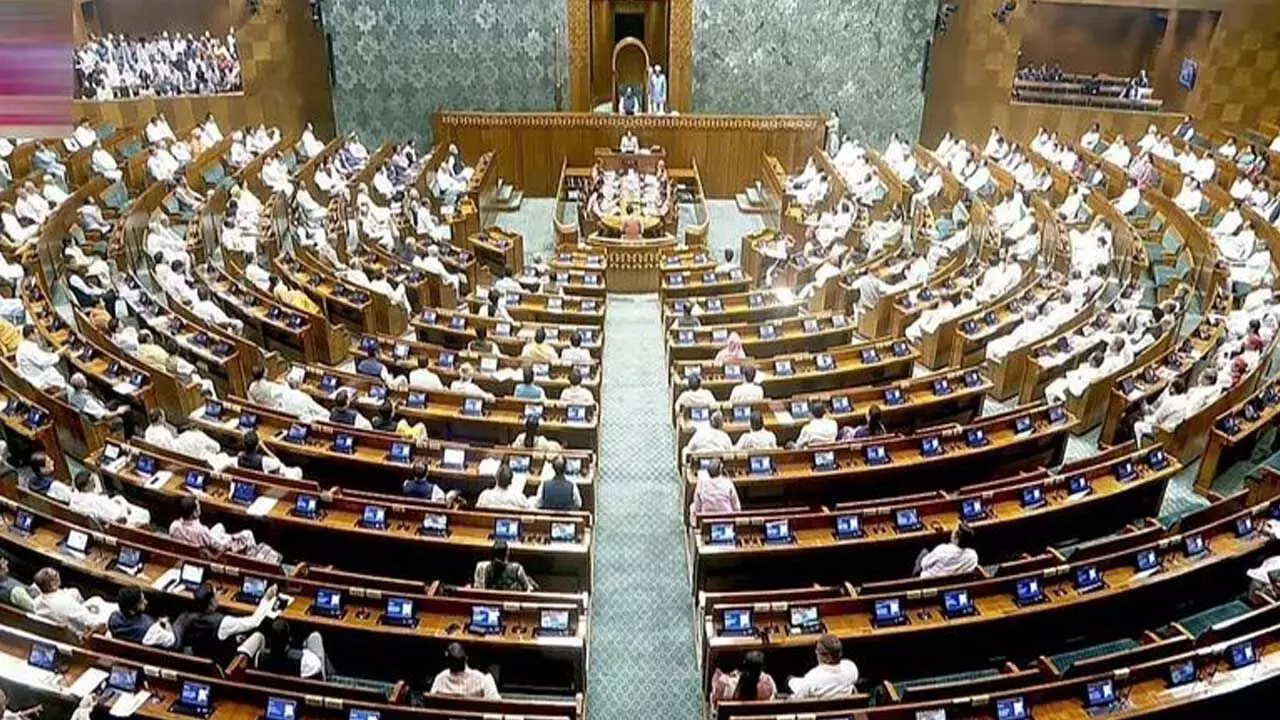 Parliament : ప్రారంభమైన పార్లమెంట్ వర్షాకాల సమావేశాలు..టెర్రర్ ఎటాక్ పై చర్చించాలన్న విపక్షాలు Parliament : ప్రారంభమైన పార్లమెంట్ వర్షాకాల సమావేశాలు..టెర్రర్ ఎటాక్ పై చర్చించాలన్న విపక్షాలు