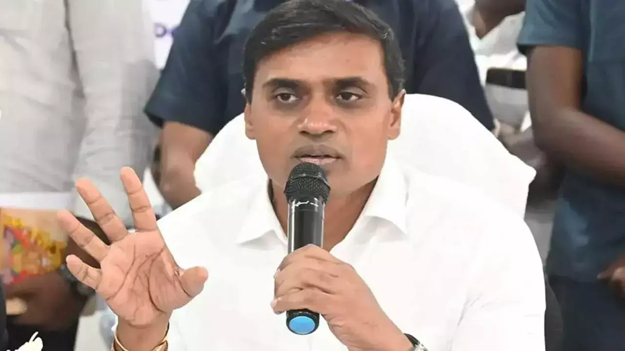 MP Mithun Reddy : ఎంపీ మిథున్ రెడ్డి రిమాండ్ రిపోర్ట్లో సంచలన విషయాలు MP Mithun Reddy : ఎంపీ మిథున్ రెడ్డి రిమాండ్ రిపోర్ట్లో సంచలన విషయాలు