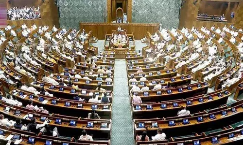 Parliament : ప్రారంభమైన పార్లమెంట్ వర్షాకాల సమావేశాలు..టెర్రర్ ఎటాక్ పై చర్చించాలన్న విపక్షాలు Parliament : ప్రారంభమైన పార్లమెంట్ వర్షాకాల సమావేశాలు..టెర్రర్ ఎటాక్ పై చర్చించాలన్న విపక్షాలు
