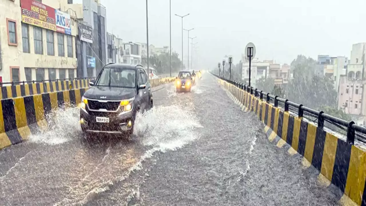 Heavy Rains : తెలంగాణలో అతి భారీ వర్షాలు.. ఎల్లో అలర్ట్ జారీ Heavy Rains : తెలంగాణలో అతి భారీ వర్షాలు.. ఎల్లో అలర్ట్ జారీ