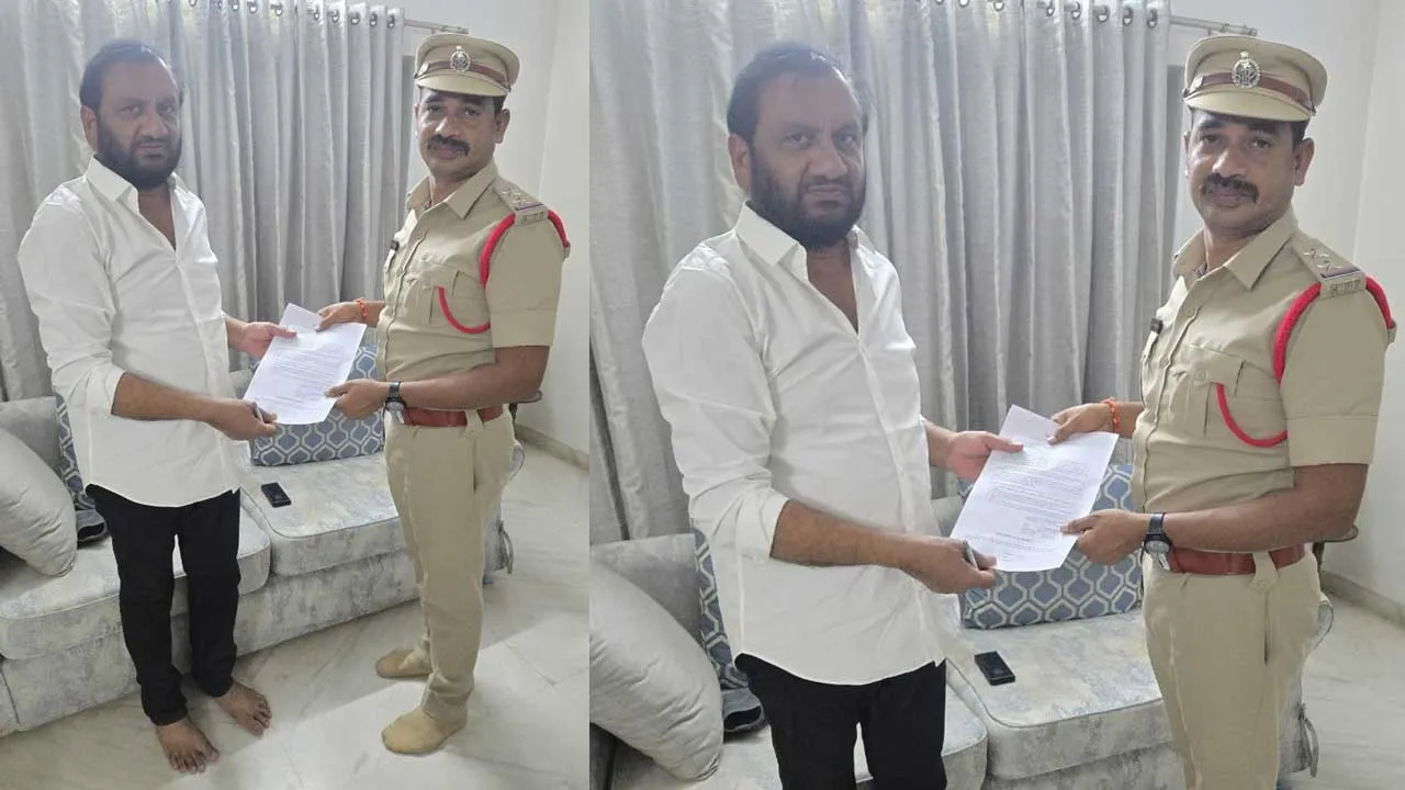 AP : మాజీ ఎమ్మెల్యే నల్లపరెడ్డి ప్రసన్న కుమార్ రెడ్డికి పోలీసులు నోటీసులు AP : మాజీ ఎమ్మెల్యే నల్లపరెడ్డి ప్రసన్న కుమార్ రెడ్డికి పోలీసులు నోటీసులు