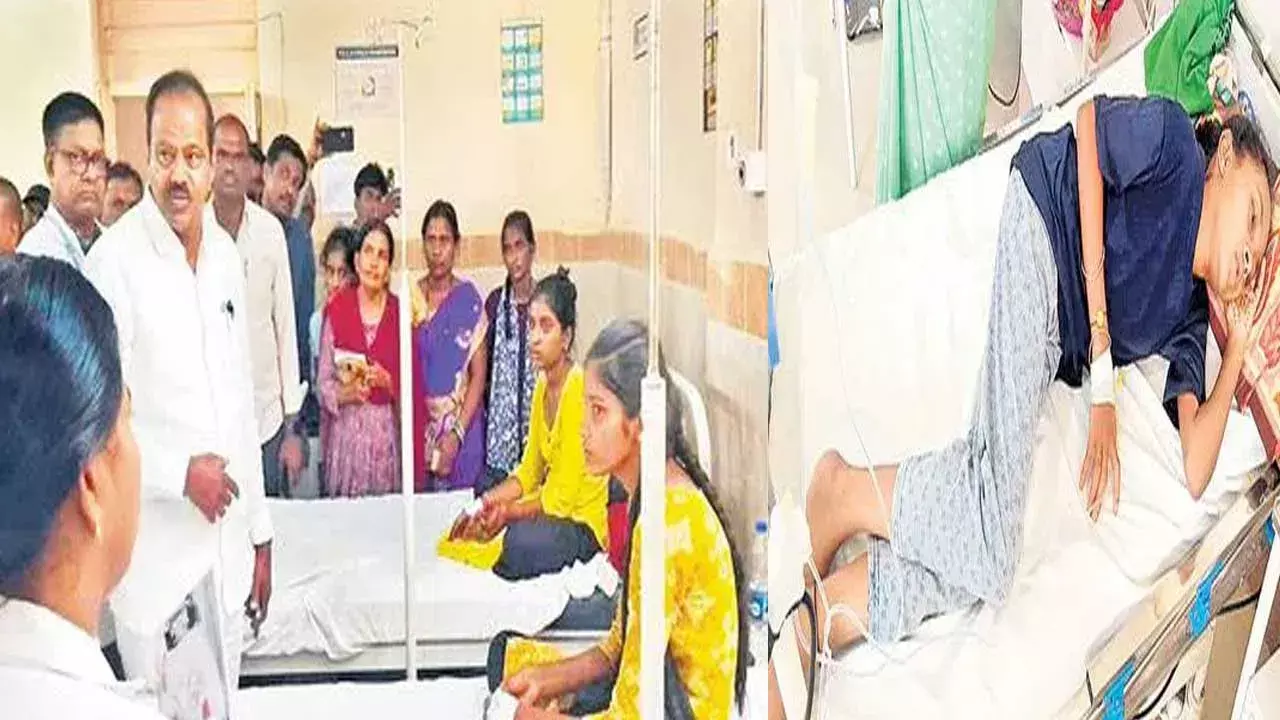 సంగారెడ్డిలో కల్తీ ఆహారం తిని 11 మంది విద్యార్థినులకు అస్వస్థత సంగారెడ్డిలో కల్తీ ఆహారం తిని 11 మంది విద్యార్థినులకు అస్వస్థత