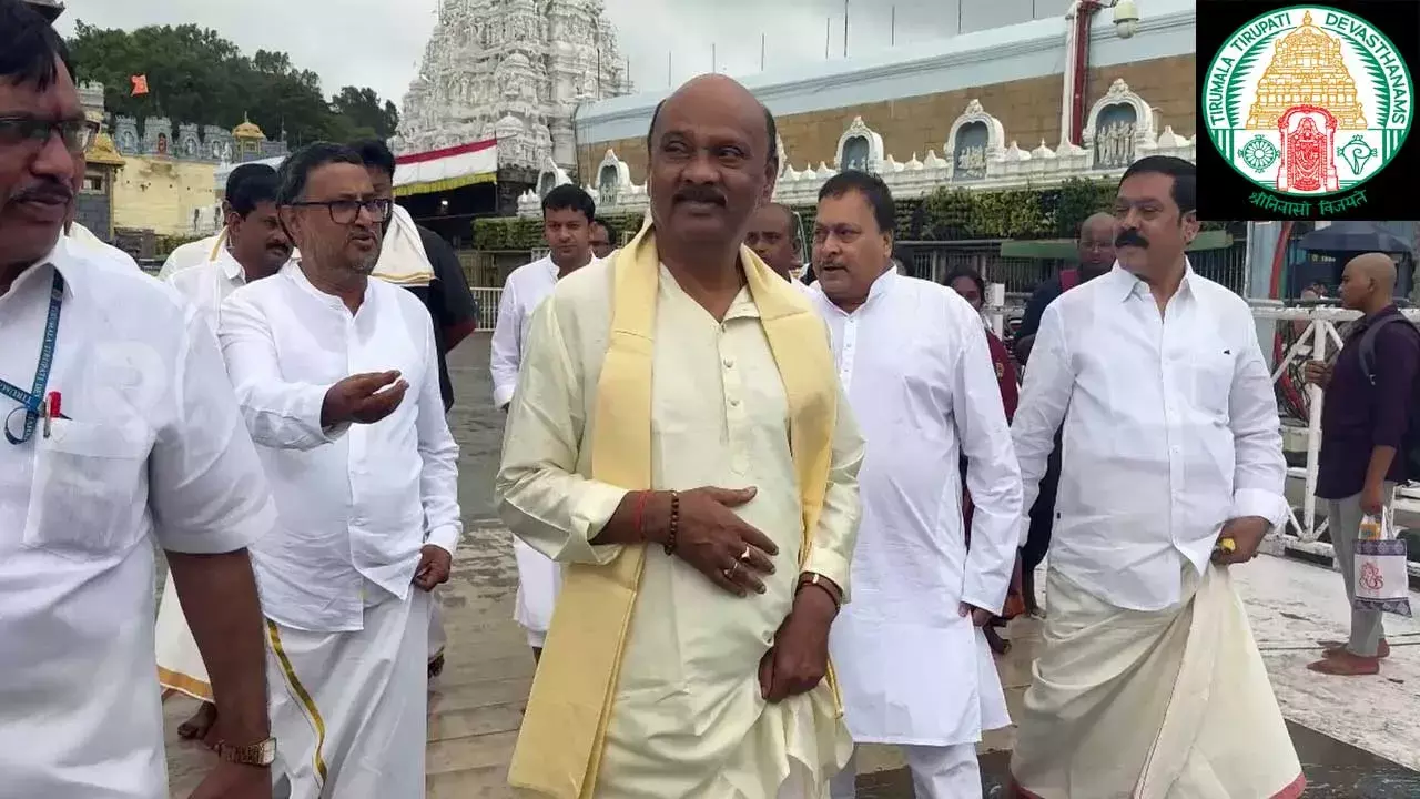 AP Assembly Speaker : శ్రీవారి సేవలో పాల్గొన్న ఏపీ అసెంబ్లీ స్పీకర్ అయ్యన్నపాత్రుడు AP Assembly Speaker : శ్రీవారి సేవలో పాల్గొన్న ఏపీ అసెంబ్లీ స్పీకర్ అయ్యన్నపాత్రుడు