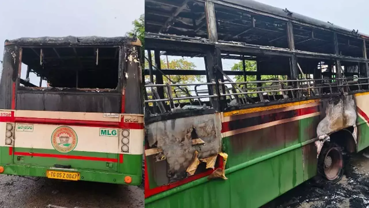 Miryalaguda : ఆర్టీసీ బస్సుకు నిప్పు పెట్టిన దుండగులు.. పోలీసుల గాలింపు Miryalaguda : ఆర్టీసీ బస్సుకు నిప్పు పెట్టిన దుండగులు.. పోలీసుల గాలింపు