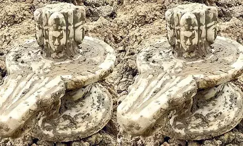 UP : కొల‌ను త‌వ్వుతుండ‌గా బయటపడిన పంచ‌ముఖి శివ‌లింగం..