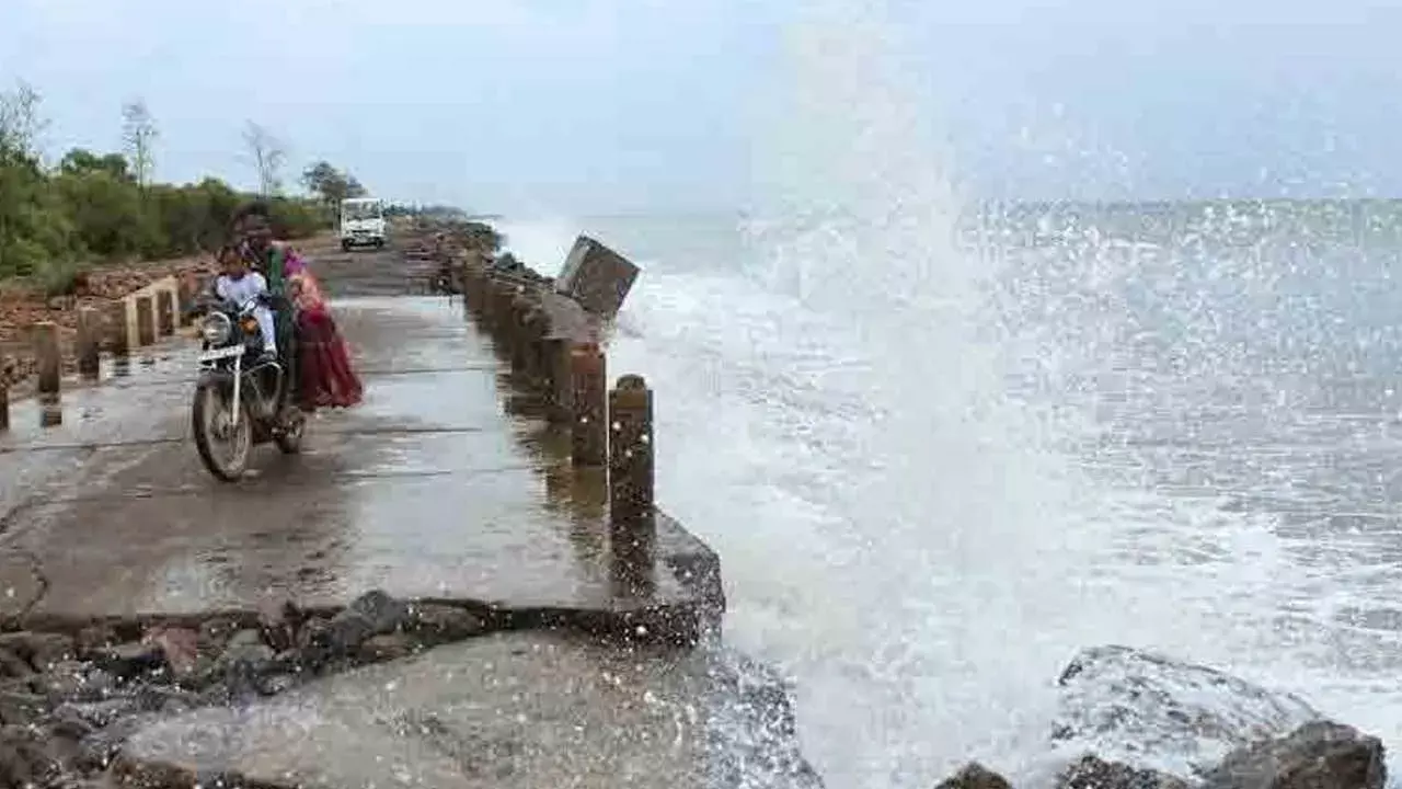 Mayapatnam : మాయపట్నం ప్రజలకు అవసరమైన సహాయక చర్యలు చేపట్టాలి .. పవన్ కల్యాణ్ ఆదేశాలు