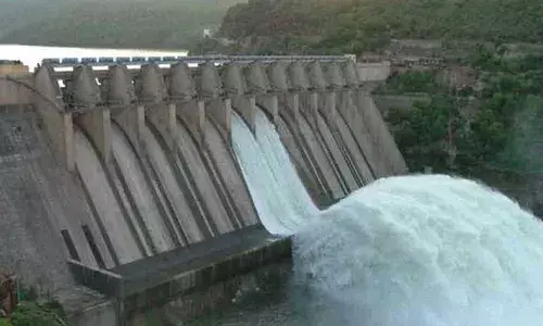 Srisailam : శ్రీశైలం జలాశయం రెండు గేట్లు  ఎత్తి నీటి విడుదల