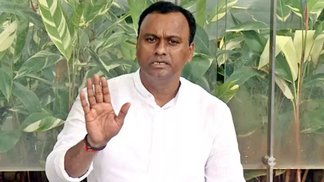 TG : పదవి కన్నా ప్రజలే ముఖ్యం.. మంత్రి పదవిపై కోమటిరెడ్డి కీలక కామెంట్స్.. TG : పదవి కన్నా ప్రజలే ముఖ్యం.. మంత్రి పదవిపై కోమటిరెడ్డి కీలక కామెంట్స్..