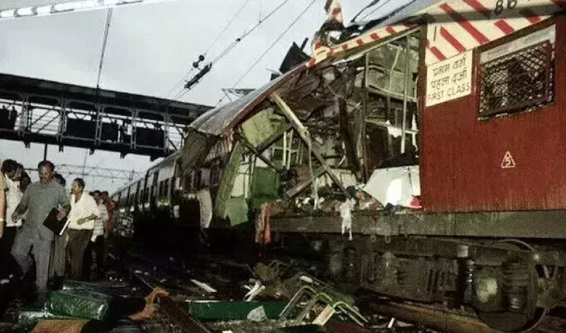 Mumbai Train Blasts: ముంబయి రైలు పేలుళ్ల తీర్పుపై సుప్రీం స్టే Mumbai Train Blasts: ముంబయి రైలు పేలుళ్ల తీర్పుపై సుప్రీం స్టే