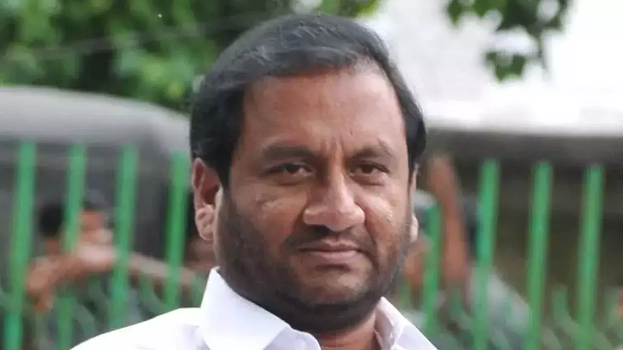 Andhra Pradesh : పోలీసుల విచారణకు వైసీపీ మాజీ ఎమ్మెల్యే ప్రసన్నకుమార్రెడ్డి Andhra Pradesh : పోలీసుల విచారణకు వైసీపీ మాజీ ఎమ్మెల్యే ప్రసన్నకుమార్రెడ్డి