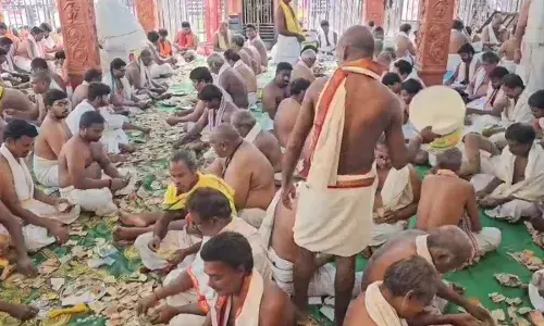 Vadapalli : వాడపల్లి వెంకన్నకు భారీ ఆదాయం