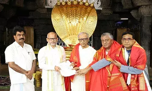 Former IRS officer : శ్రీ‌వారిపై అచంచ‌ల‌మైన‌ భ‌క్తిని చాటుకున్న భక్తుడు