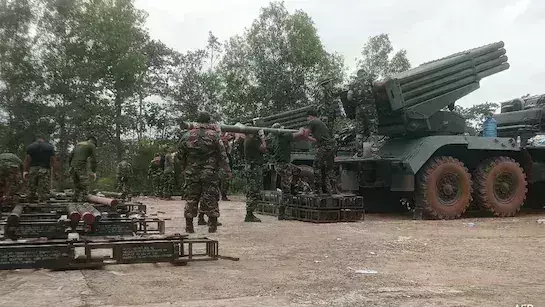 Thailand Cambodia War: థాయ్-కంబోడియా ఘర్షణ.. భారతీయులకు ఎంబసీ హెచ్చరిక Thailand Cambodia War: థాయ్-కంబోడియా ఘర్షణ.. భారతీయులకు ఎంబసీ హెచ్చరిక