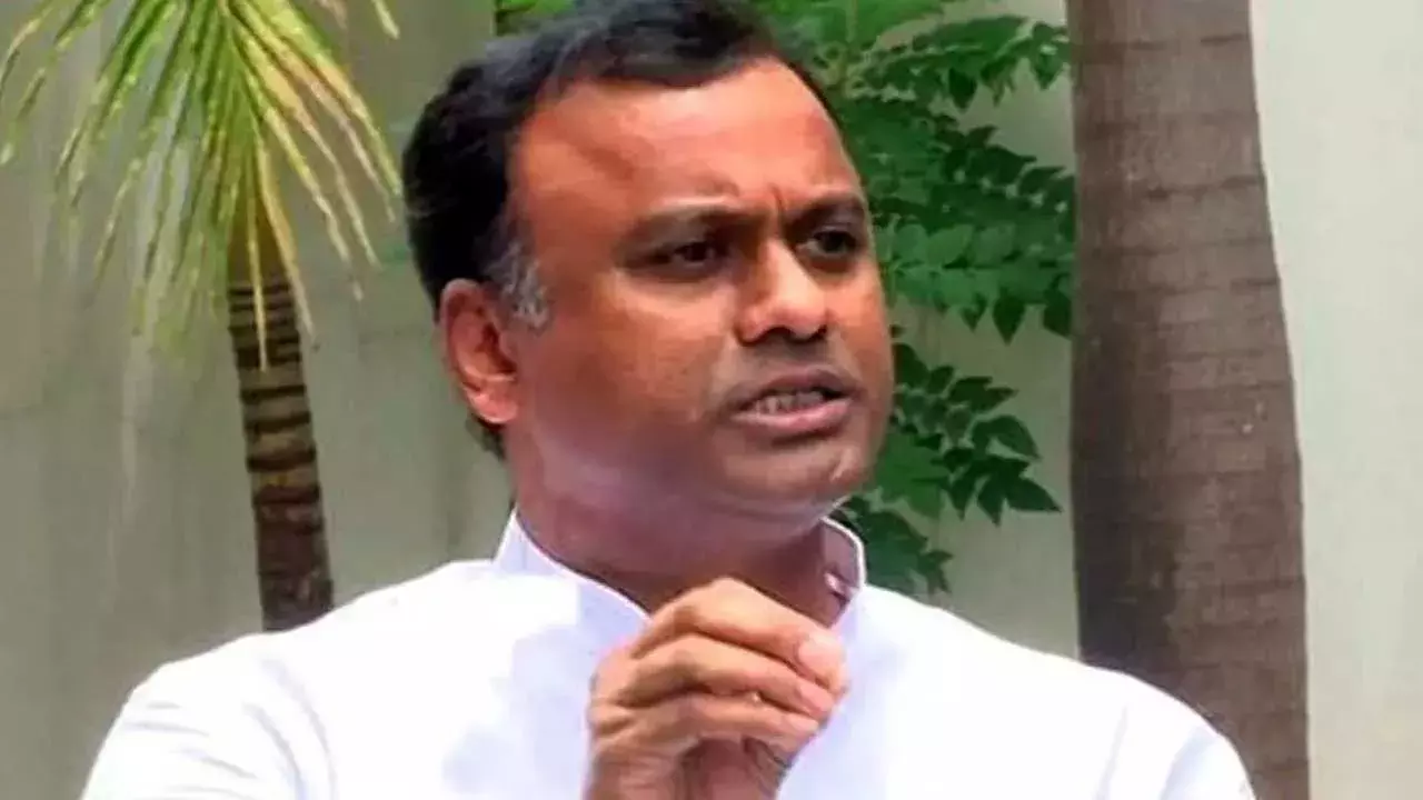 Rajgopal Reddy : తగ్గేదెలా అంటున్న రాజగోపాల్ రెడ్డి.. విమర్శలతో దూకుడు.. Rajgopal Reddy : తగ్గేదెలా అంటున్న రాజగోపాల్ రెడ్డి.. విమర్శలతో దూకుడు..