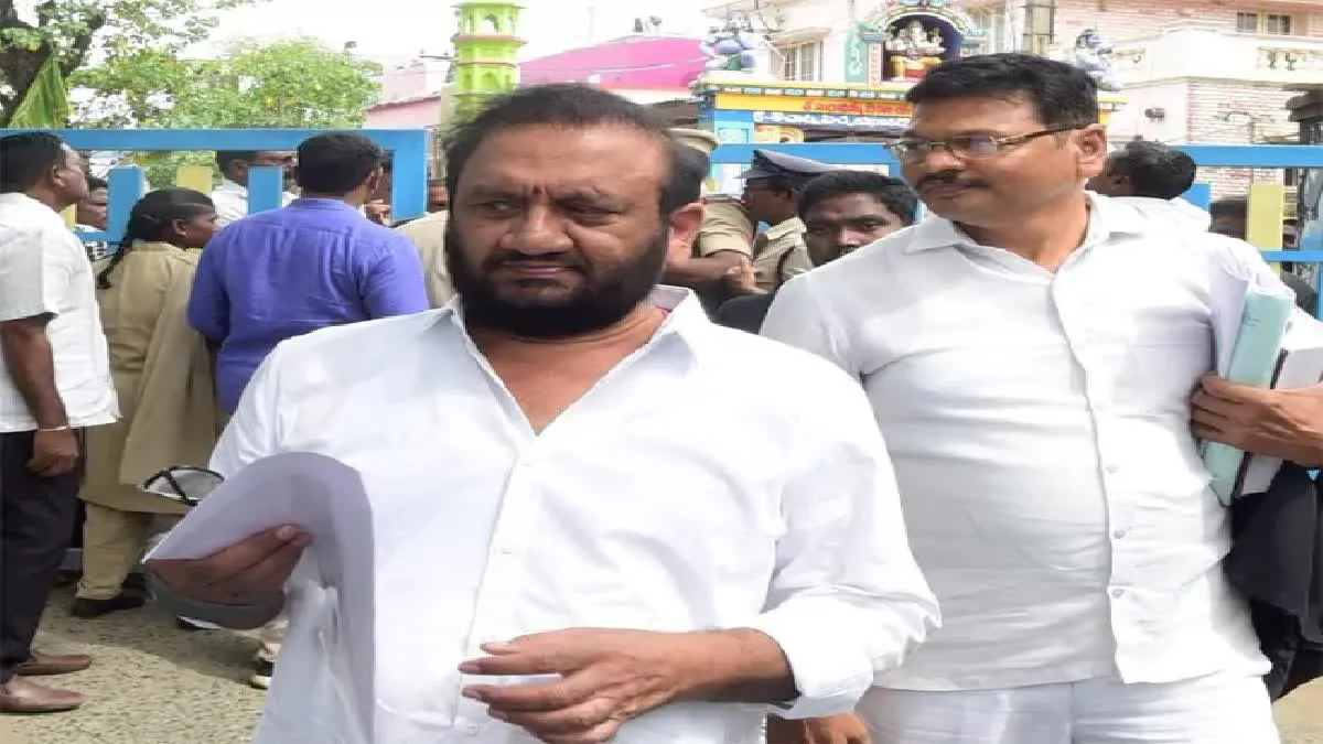 AP: పోలీసు విచారణకు ప్రసన్నకుమార్ రెడ్డి AP: పోలీసు విచారణకు ప్రసన్నకుమార్ రెడ్డి