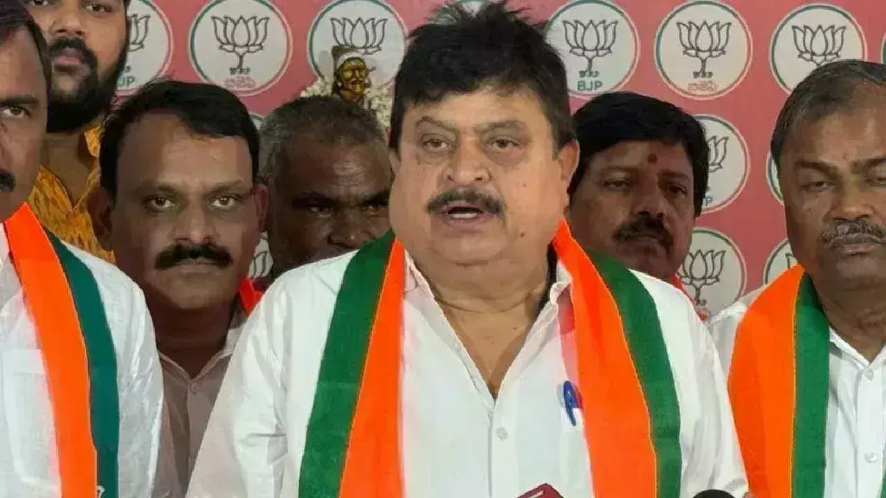 BJP: సీఎం రేవంత్ రెడ్డికి భాస్కర్ అవార్డు ఇవ్వాలి BJP: సీఎం రేవంత్ రెడ్డికి భాస్కర్ అవార్డు ఇవ్వాలి
