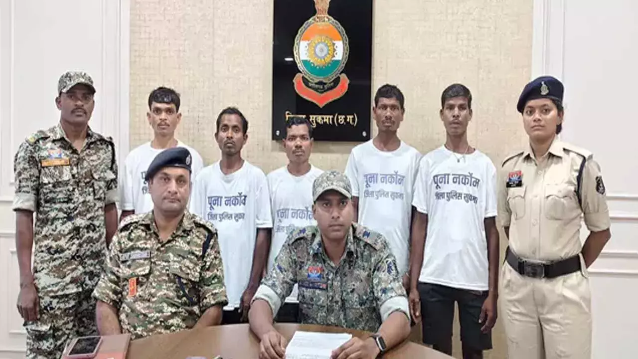 Maoists Surrendered : చత్తీస్గఢ్లో లొంగిపోయిన 51 మంది మావోయిస్టులు Maoists Surrendered : చత్తీస్గఢ్లో లొంగిపోయిన 51 మంది మావోయిస్టులు