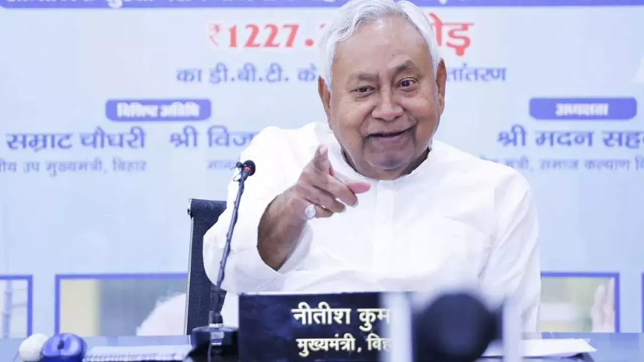 Bihar CM : జర్నలిస్టులకు రూ.15వేల పింఛను .. సీఎం నితీష్ కుమార్ మరో కీలక నిర్ణయం