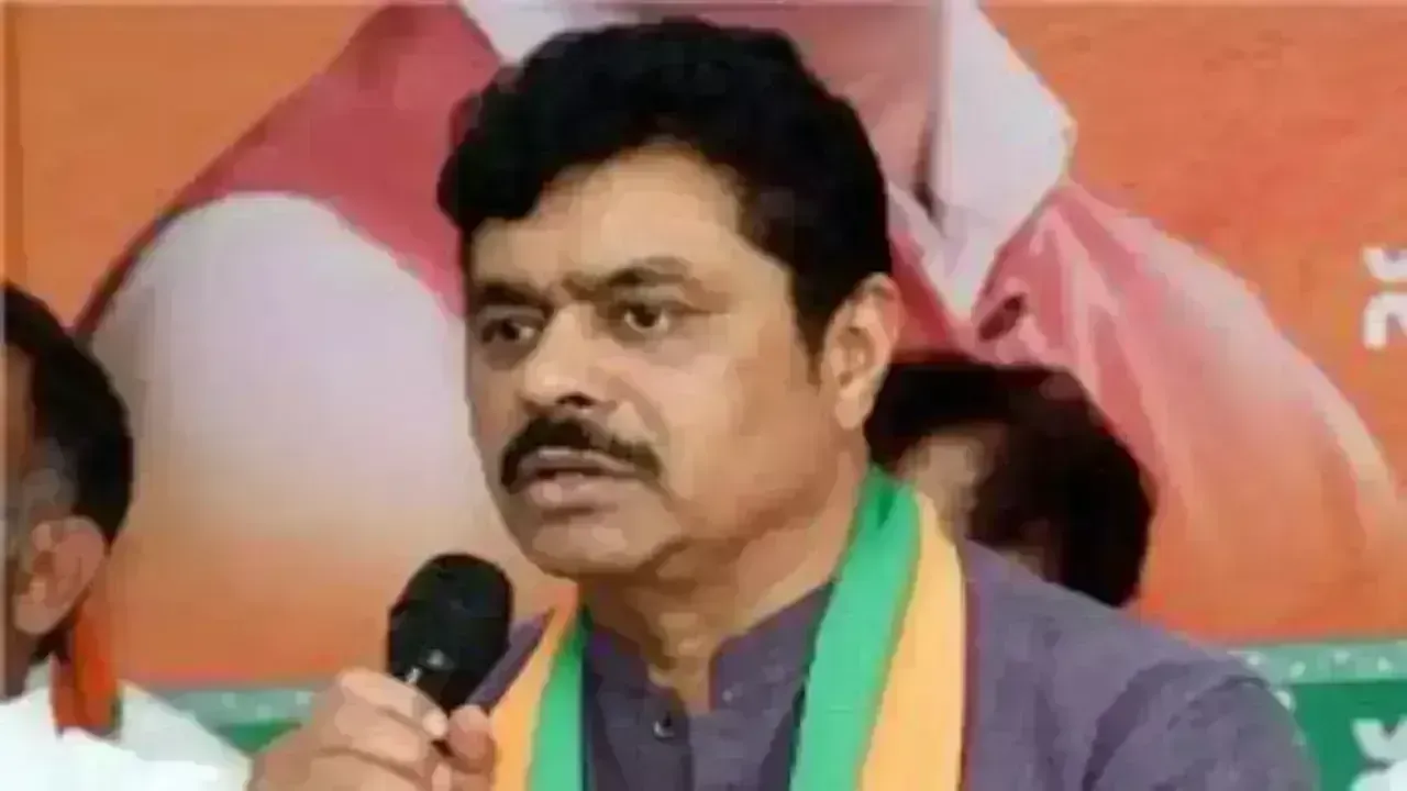 CM RAMESH: సీఎం రమేష్ ఆరోపణల ప్రకంపనలు CM RAMESH: సీఎం రమేష్ ఆరోపణల ప్రకంపనలు