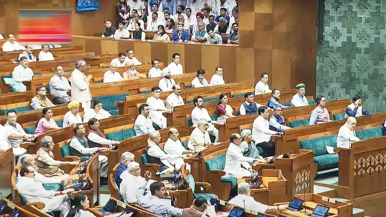 Parliament : పార్లమెంట్లో కొనసాగుతున్న వాయిదాల పర్వం.. Parliament : పార్లమెంట్లో కొనసాగుతున్న వాయిదాల పర్వం..