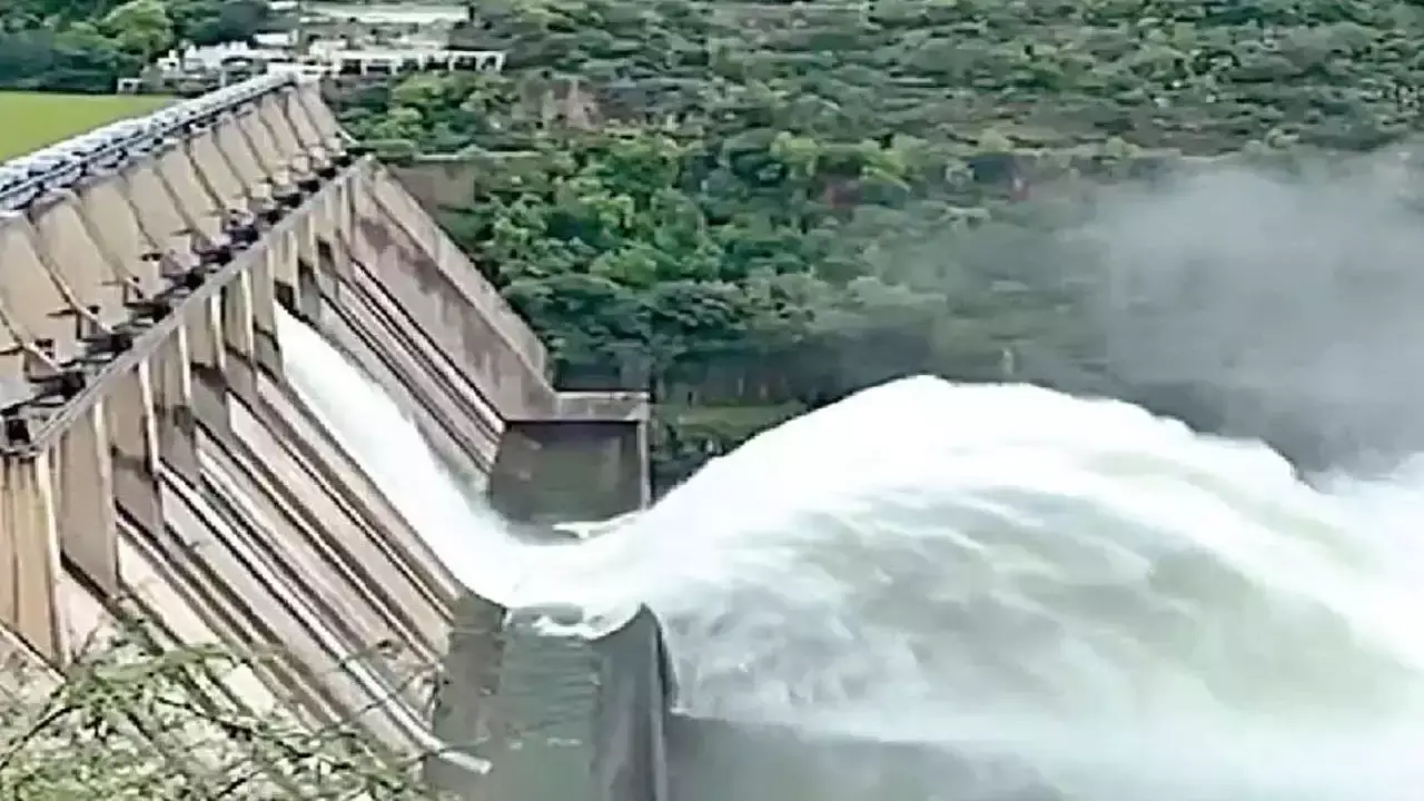 Srisailam Reservoir : వరద ప్రవాహంతో ఉప్పొంగుతున్న కృష్ణమ్మ.. నిండుకుండలా శ్రీశైలం జలాశయం..
